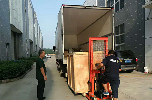 徐州客戶SMT設(shè)備專車送貨，貨到上門安裝調(diào)試